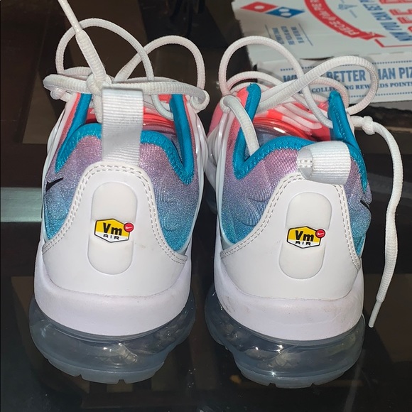 Air Vapormax Plus - Picture 2 of 3